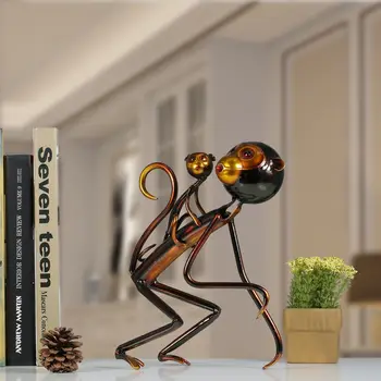 

Metal Monkey Carrys Baby Sculpture Abstract Modern Sculpture Home Office Decoration Ornament Party Favor Gift Iron Sculpture