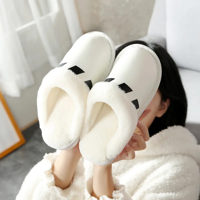 KushyShoo/тапочки; женские зимние теплые домашние тапочки из искусственной кожи; нескользящая обувь для дома и спальни; мужские тапочки; женские шлепанцы с мехом - Цвет: Белый