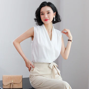 

Femme sexy tops V-neck chiffon shirt undershirt 2020 summer new Korean satin sleeveless vest loose thin OL women's shirt