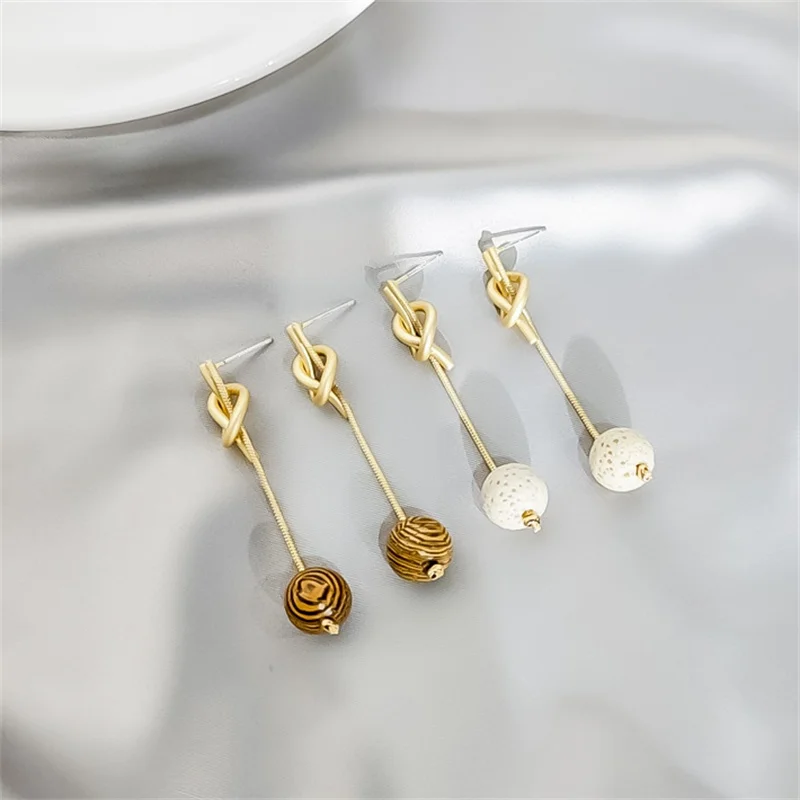 

S925 Silver pin Retro Port Wind Wooden Ball Dumb Gold Metal Knotted Ball Tassel Pendant Earrings Fashion Cute Wild ins Ear Studs