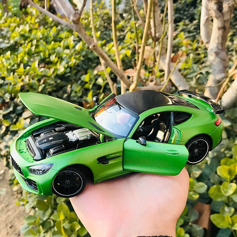 Модель автомобиля Welly 1:24 Mercedes AMG GT R из сплава отлитые и игрушечные автомобили
