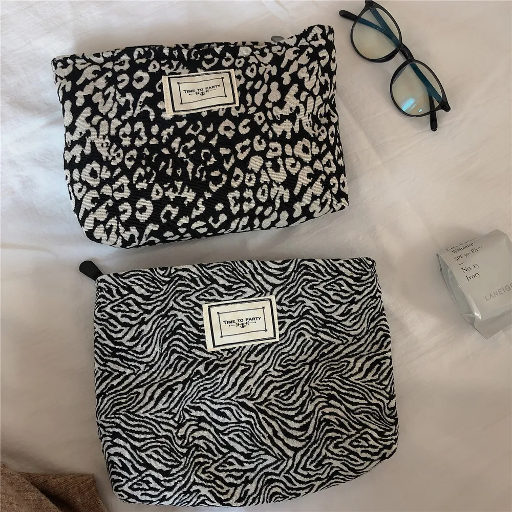 Black and White Women's Fashion Handbag Zipper Mobile Cosmetic Storage Bag Organizer Canvas Makeup Toiletry Clutch Mask Storage