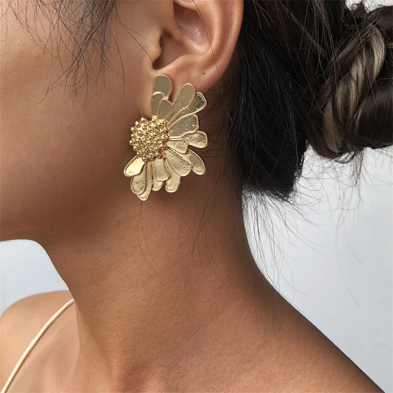 New Product Earrings European And American Retro Alloy Flower Earrings Women Temperament Pattern Flower