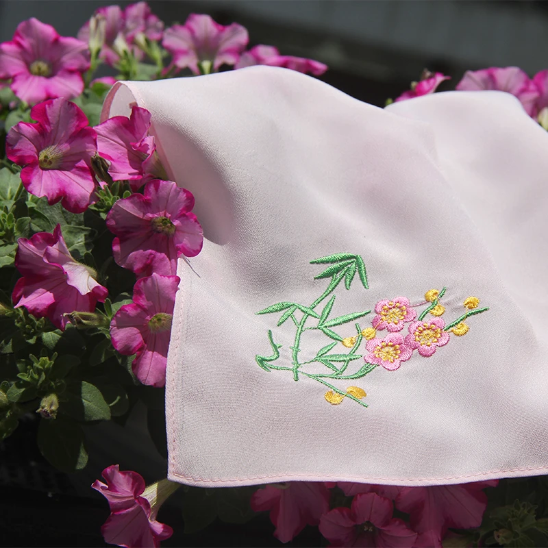 1個新美しい刺繍ハンカチ女性ポータブル絹の正方形タオルポケットハンカチ花のスタイルナプキンアクセサリーギフト Handkerchief Towels Aliexpress