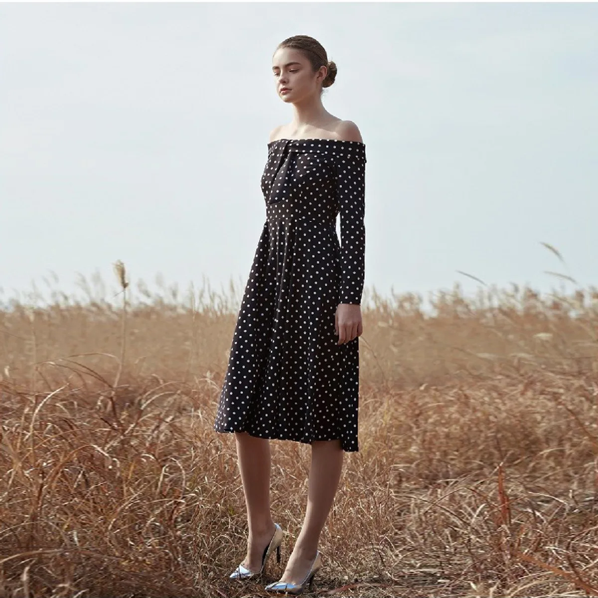 

Hot Sales Simple Sweet GIRL'S Commuting Normcore Style Horizontal Neck off-Shoulder Lace-up Polka Dot One Piece Medium-length Dr