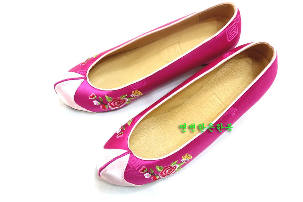 Импортные традиционные туфли на крючках из Южной Кореи; розовые туфли с вышивкой