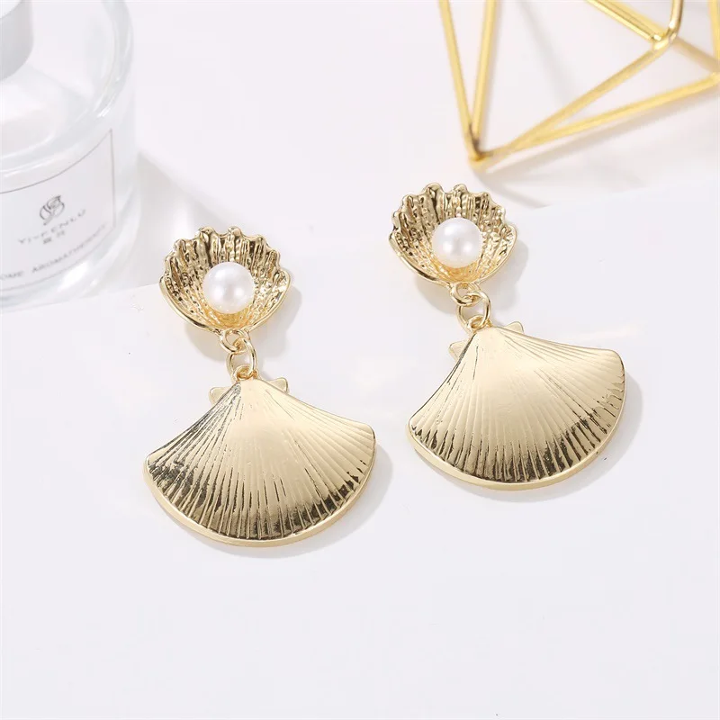 

European and American creative trend fan-shaped earrings exaggerated metal earrings marine wind shell pearl ladies earrings