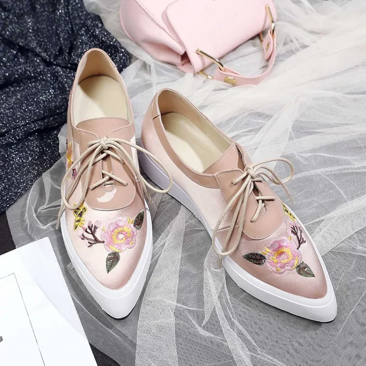 

England Fashion Platform Shoes Rose Flower Pointy Loafers Mixed Colors Cross Lace-up Patent Cowhide Shoes Women's