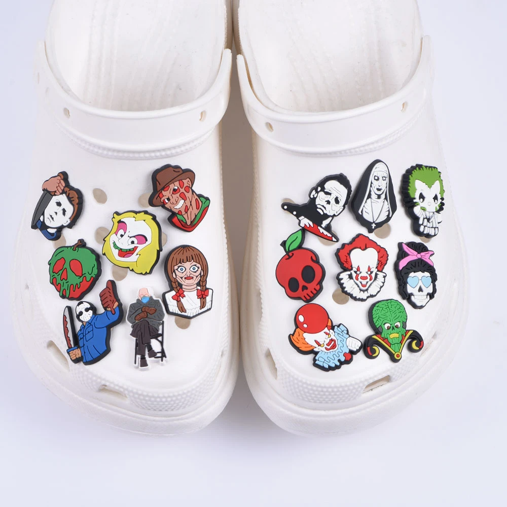 Charms de zapatos de cocodrilo para adultos, accesorios de zueco de película de terror americana, adornos de PVC con sonrisa, conocido como SAROR, 1 unidad, gran oferta|Decoraciones de calzado| - AliExpress