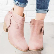 Женская прогулочная обувь; зимние ботинки с бантом; Женская однотонная обувь с острым носком на квадратном каблуке; женские замшевые ботинки на молнии с коротким плюшем