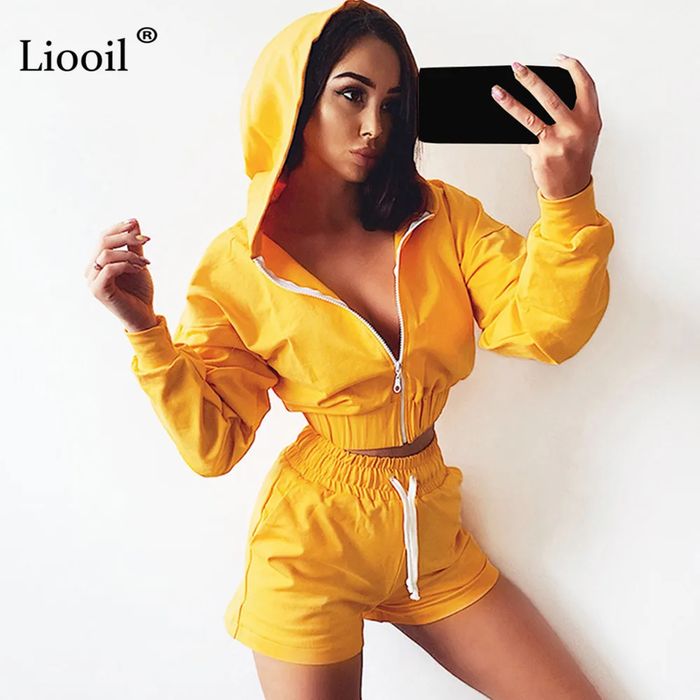 

Liooil Plain Two Piece Set Hoodies Sweatshirt Tops and Shorts WIth Pockets Long Sleeve Zip Up Tracksuit Women Jogging Suit Sets