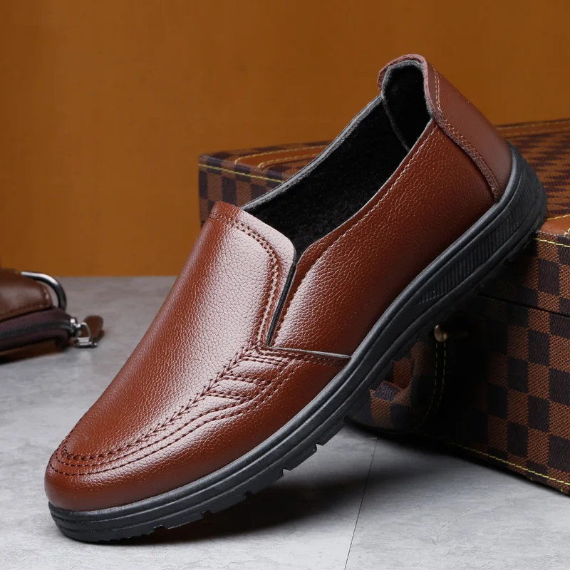 Fine Zero new men's shoes casual leather loafers slip-on shoes man youth light driving platform brogue shoes for men