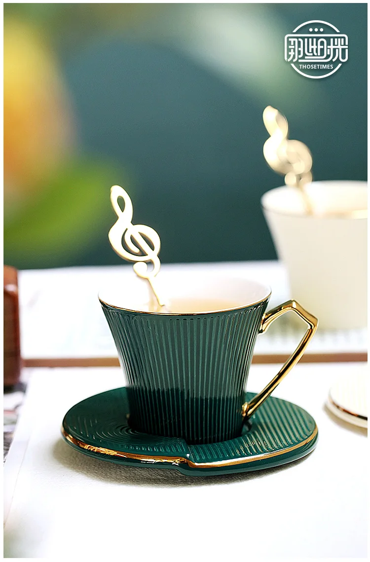 Service à Thé En Porcelaine Blanche Et Doré De Limoges Pour