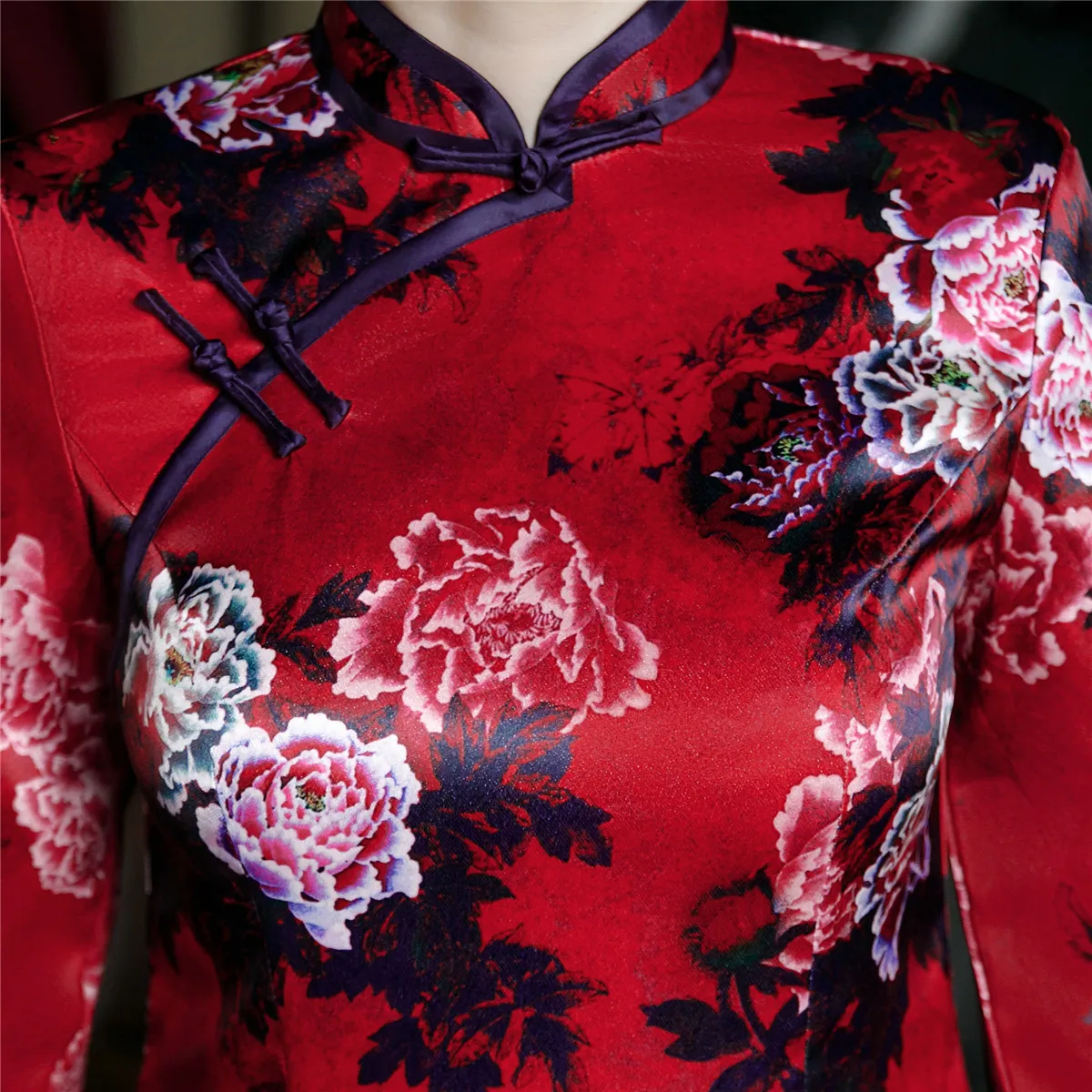 Традиционное платье из Вьетнама ao dai красное китайское в стиле Ципао народном