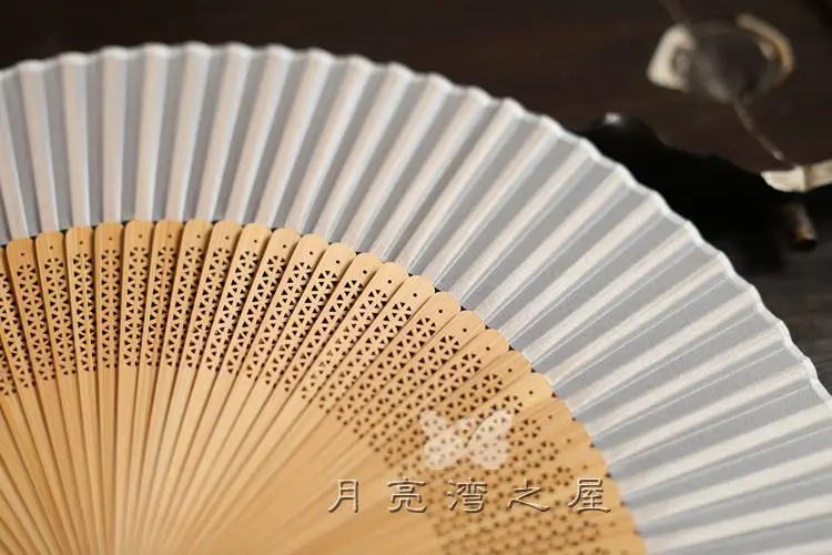 Высококачественный Одноцветный женский вентилятор в японском стиле, Складной вентилятор с бамбуковой ручкой, Шелковый подарок, квадратный вентилятор