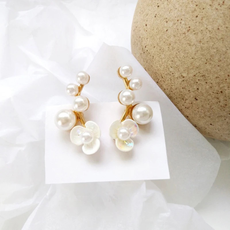

2019 Trend Personality Simple Pearl Flower Earrings Stud Lady Charm Cartilage Pearl Warp Earrings For Women Party Wedding