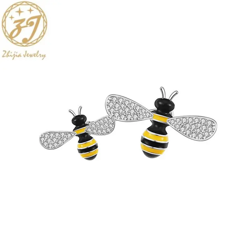 

Zhijia New Arrival Fashion Delicate Lifelike Bee Pins Brooches For Women Luxury Crystal Rhinestone Brooches Jewelry