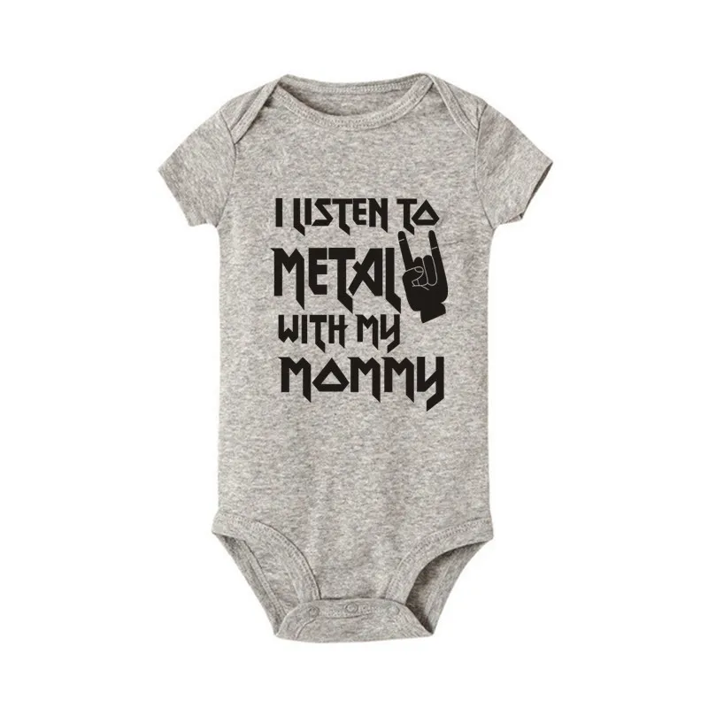 Детские боди из хлопка с надписью «I Listen to Metal with My Mommy and Daddy», мягкий Детский костюм, комбинезон с короткими рукавами для маленьких мальчиков и девочек - Цвет: Серый