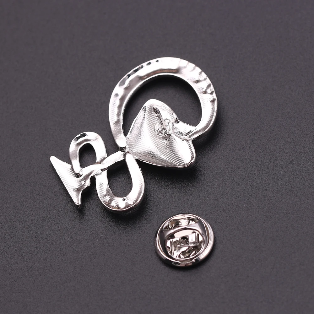 Брошь в виде медицинского знака значок из сплава чаши бокала медсестры врача