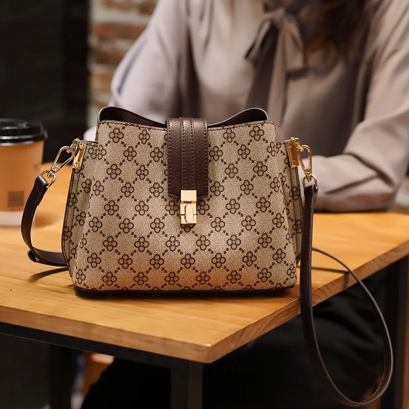 Элегантная женская сумка для работы на осень и зиму Женский мессенджер плечо