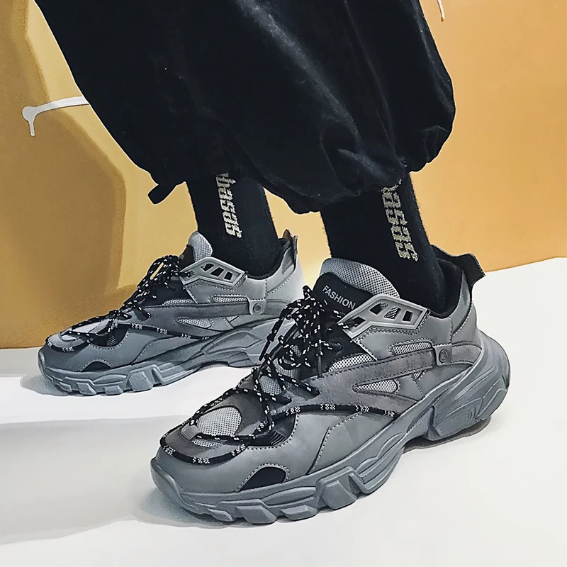 Серый Винтажные мужские туфли для папы; красивые модные кроссовки Kanye с перекрестными ремешками; Западный сетчатый светильник; дышащие мужские повседневные кроссовки на массивном каблуке; V2 zapatos hombre - Цвет: Серый