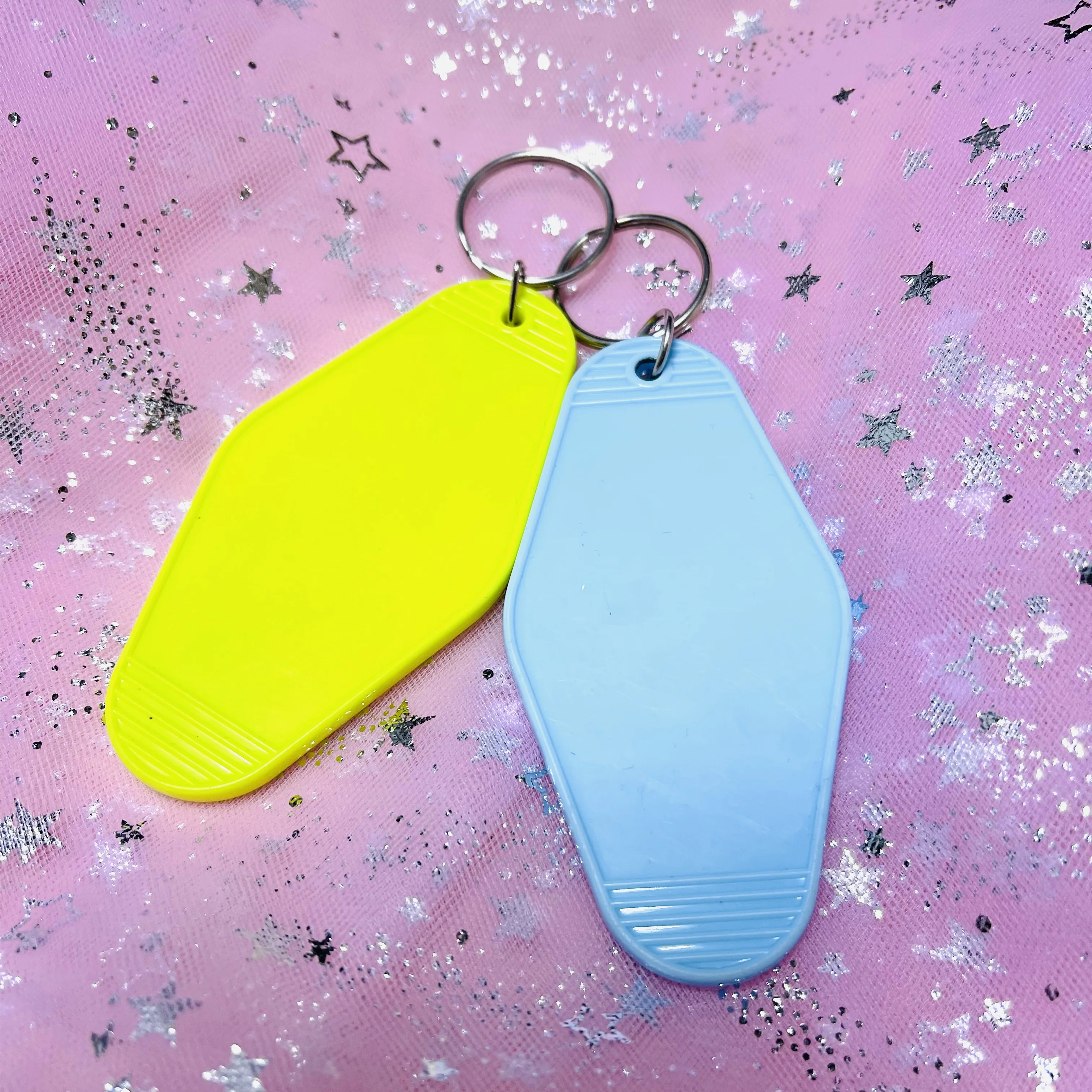 

Wholesale colorful logo plastic hotel keychain motel keyrings