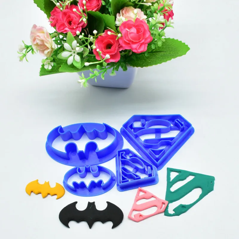 4Pcs-set-Super-Hero-Batman-And-Superman-Fondant-Cake-Decorating-Sugar-Cookie-Biscuit-Cutter-Pastry-Bakeware