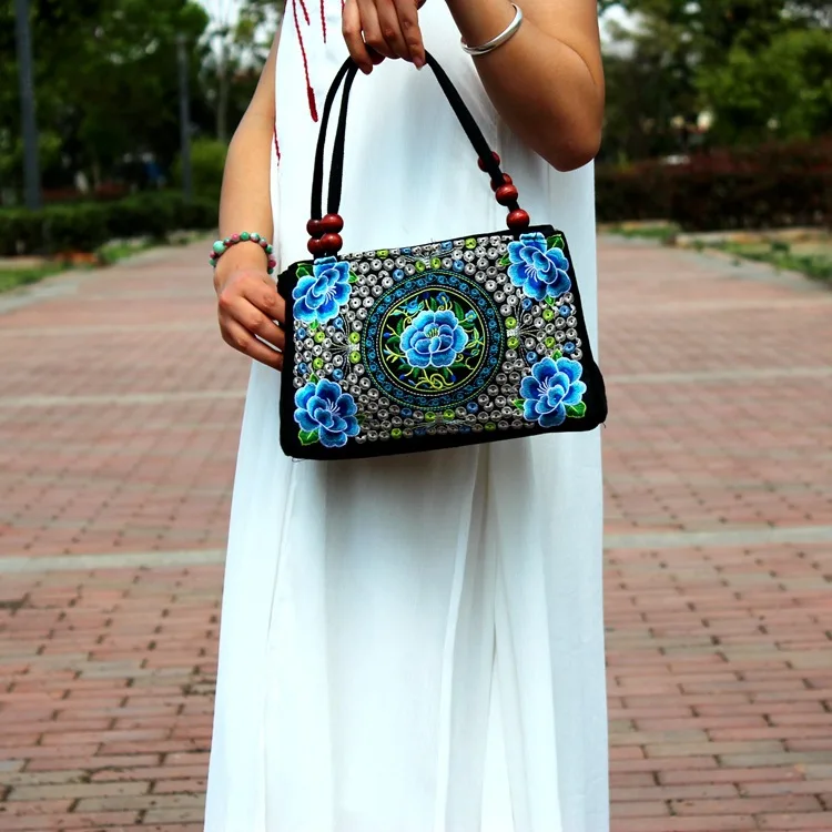 New Fashion Embroidery Women Small handbags National Floral Embroidered Lady Top-handle bags Single-layer Beading Falp Carrier