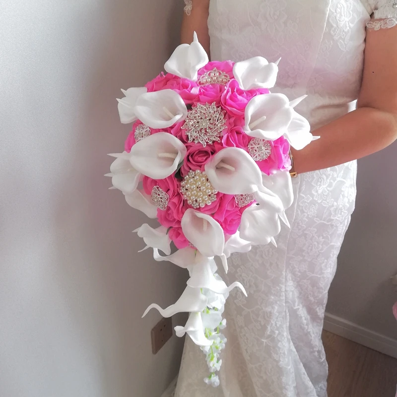 strass-magenta-rose-con-calla-bianca-bouquet-a-cascata-real-touch-bouquet-da-sposa-con-fiori-artificiali-букет-невесты