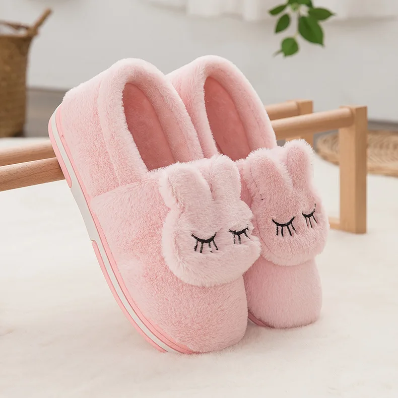pink slipper Зимние домашние тапочки; Теплая обувь с рисунком кролика для девочек; нескользящие домашние тапочки для девочек; бархатная модная домашняя обувь для родителей и детей - Цвет: pink slipper