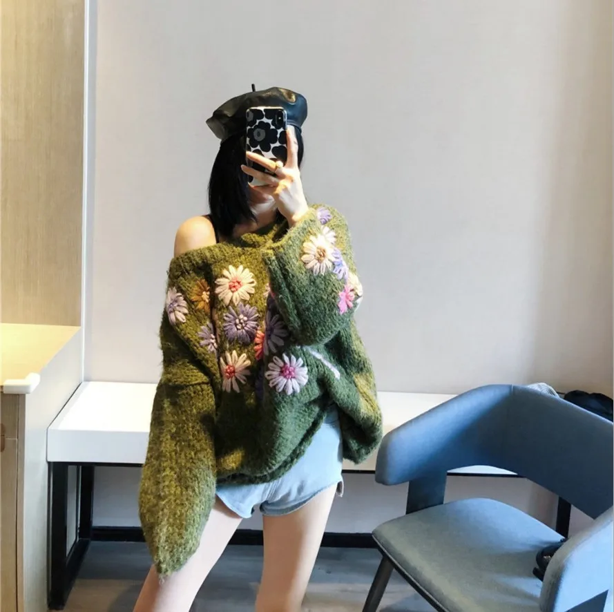 

2019 new Flower Pattern Three-Dimensional Wool Embroidery Sweater Autumn Winter
