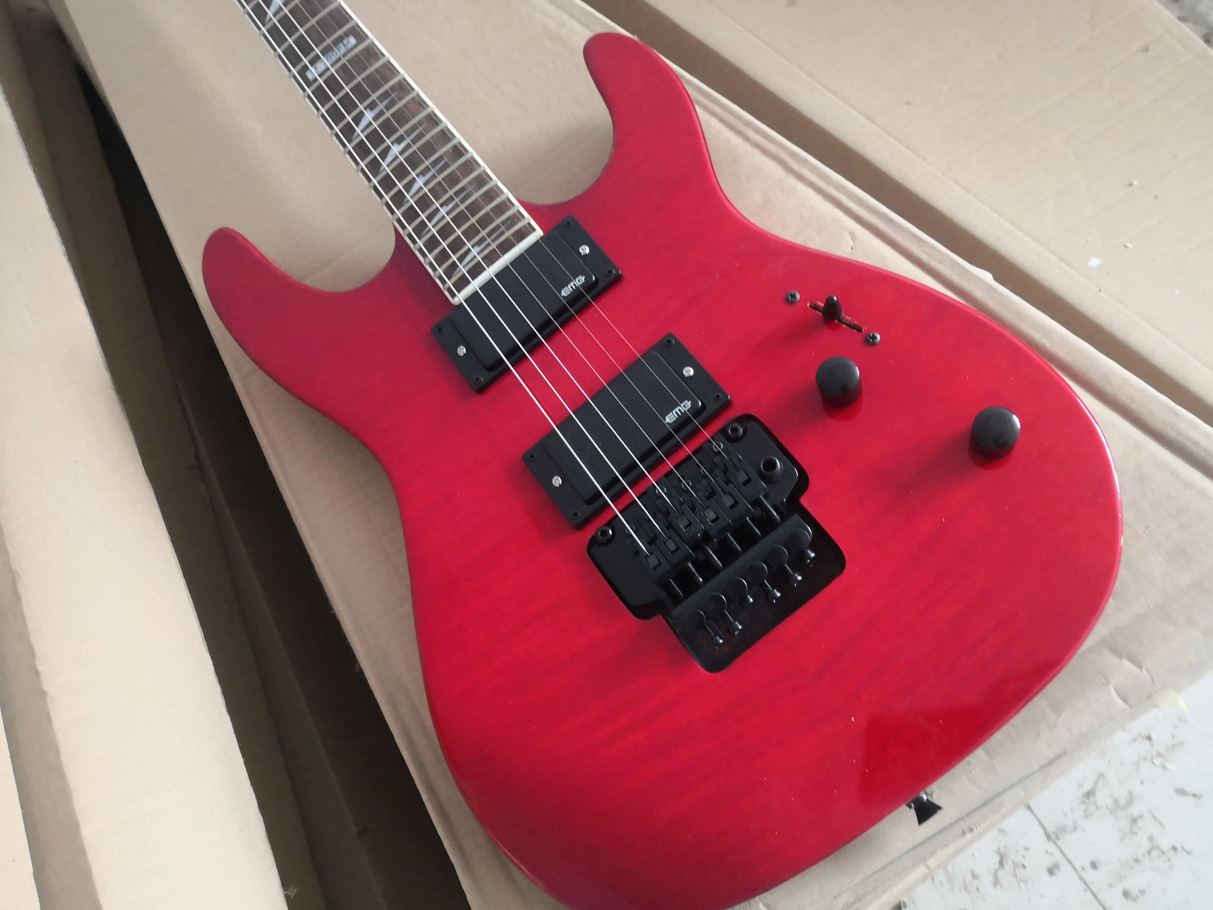 custom-6-strings-guitar-flamed-maple-veneer-red-300-guitar-pearl