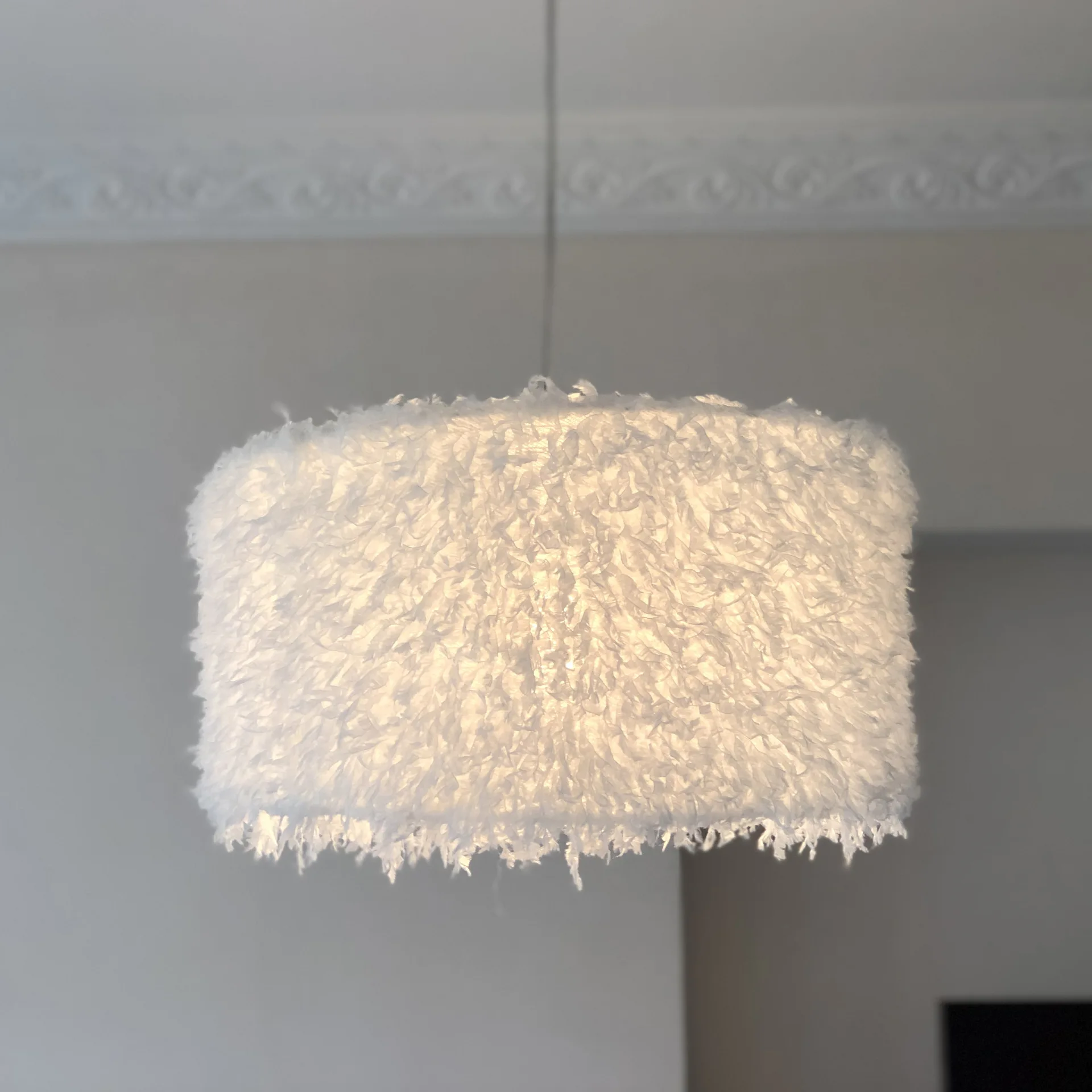 

Nordic White Pink Feather Handmade Chandelier Bedroom Living Room Dining Room Creative Circular Pendent Lights