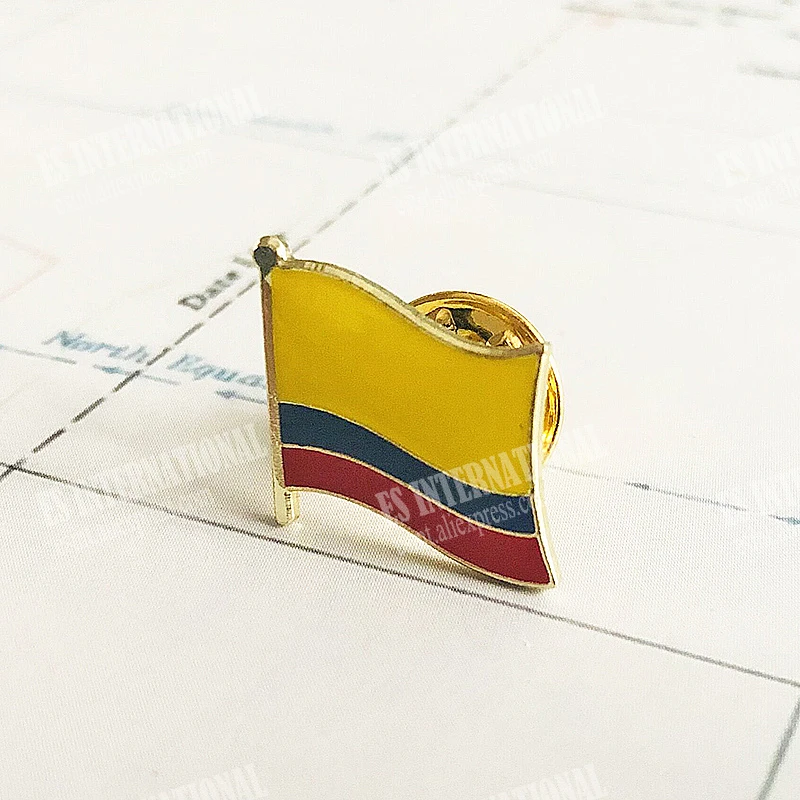 Colombia National Flag Lapel Pins Crystal Epoxy Metal Enamel Badge Paint Brooch Souvenir Suit  Personality Commemorative Gifts