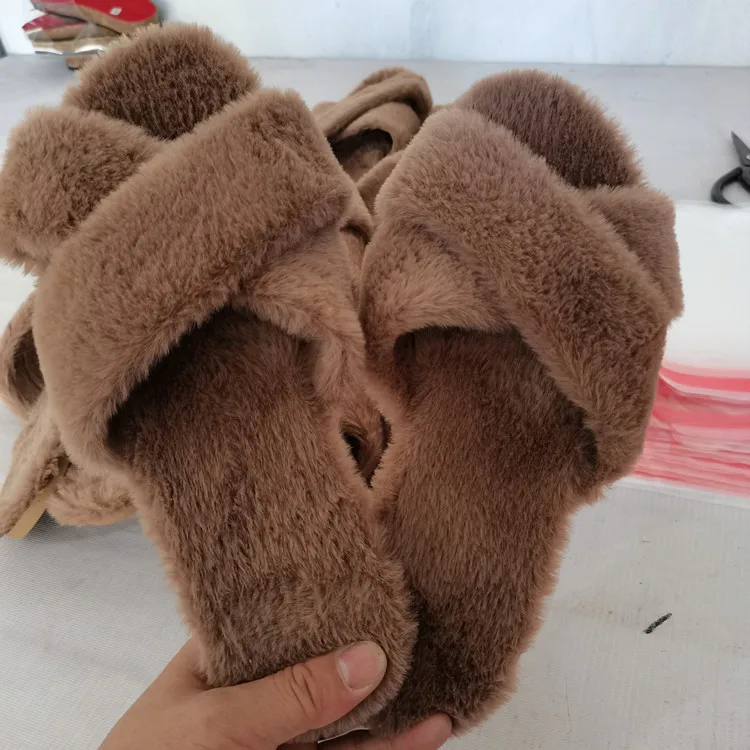 

Autumn Winter Women Cute Fluffy Raccoon Fur Sandals Slippers Lady Fluffy Slides Casual Furry Flip Flops Platform Shoes Outdoor