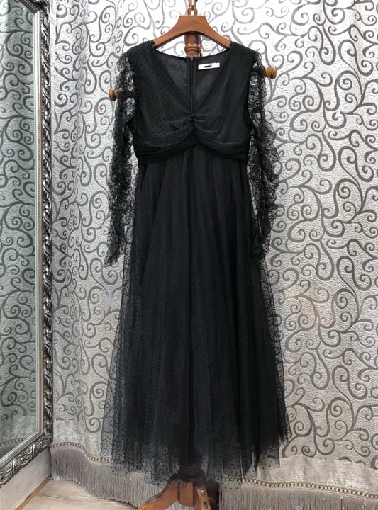 

Perspective of New Female V-collar Wrinkle Decoration in Early Autumn of 2019 Long-sleeved A-shaped Pendulum Long Dress 731