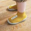 Zapatos de primeros bebés Unisex, andador de colores mezclados, suela de goma blanda, botines de punto antideslizantes ► Foto 2/6