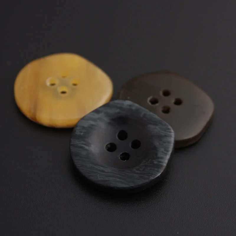 10 개/몫 15-43mm 하이 엔드 수지 4 눈 불규칙한 반원형 버튼 코트 윈드 브레이커 자켓 의류 버튼 C237