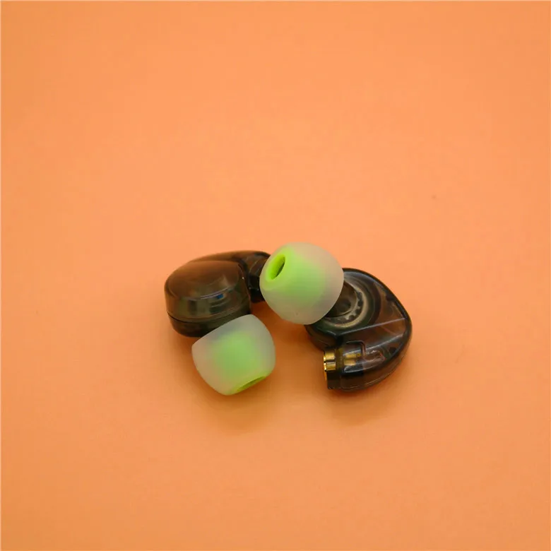 MMCX pluggable earphone head can be equipped with