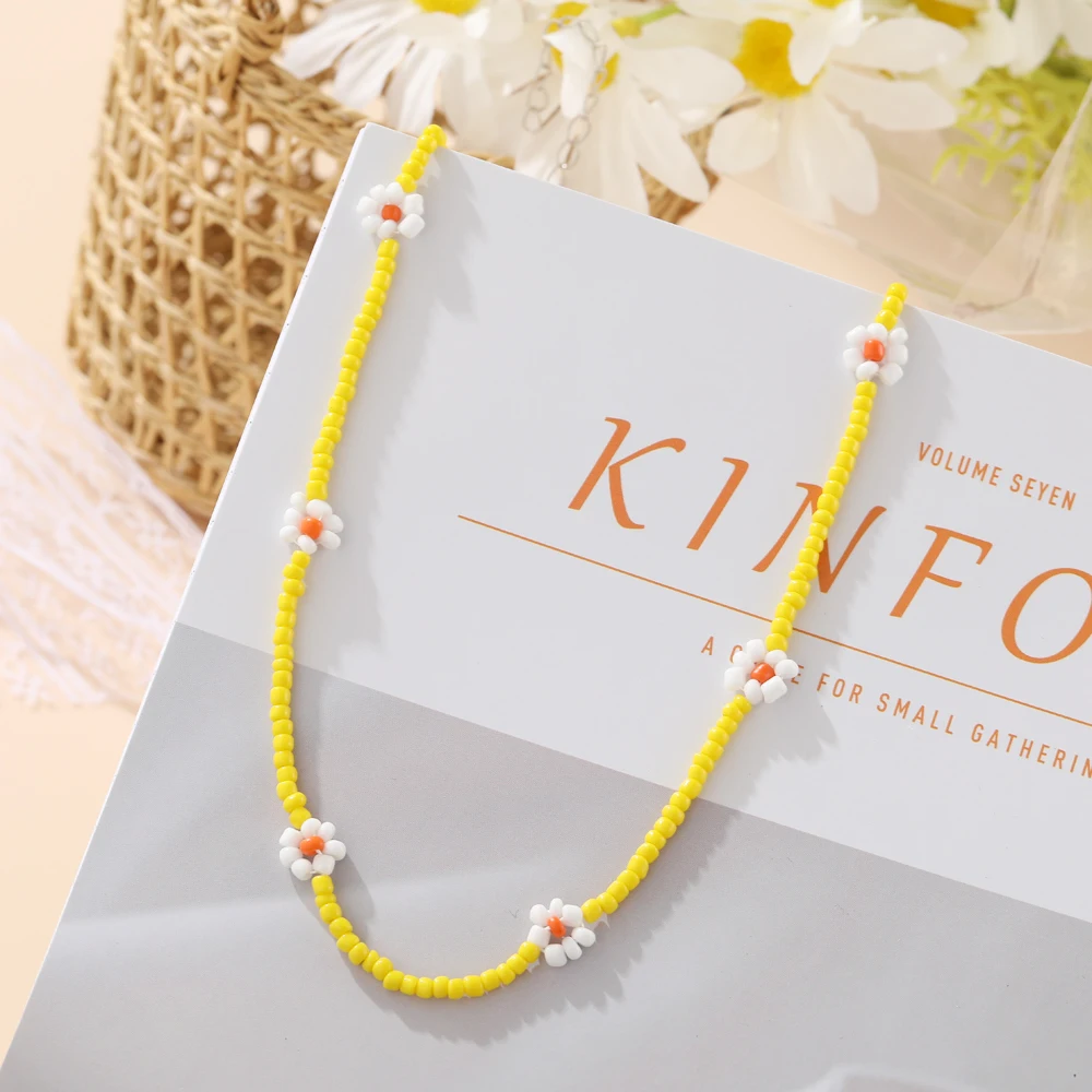 2021 New Lovely Daisy Flower Colorful Beads Pearl Clavicle Choker Necklace for Women Girls Spring Summer Jewelry Wholesale