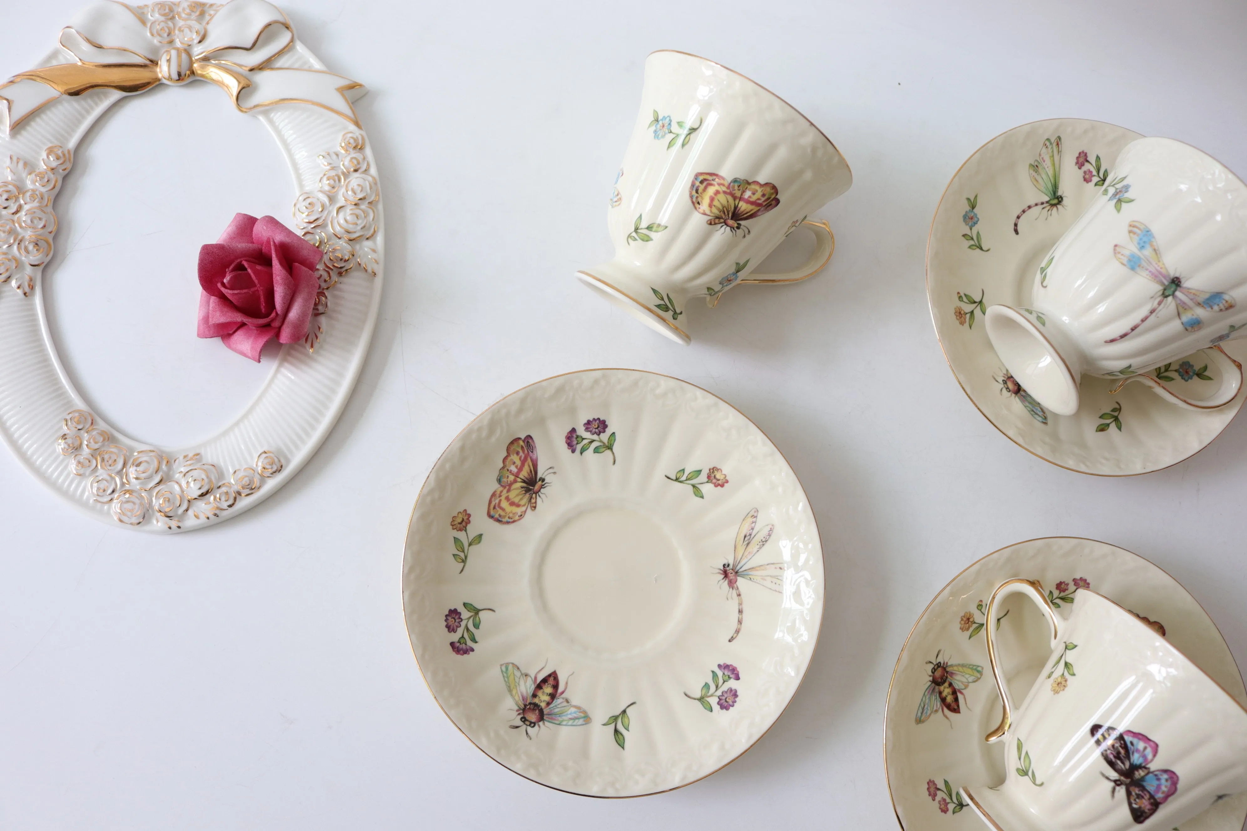 Lot De 6 Tasses Et 12 Soucoupes En Porcelaine Blanche – Occasion
