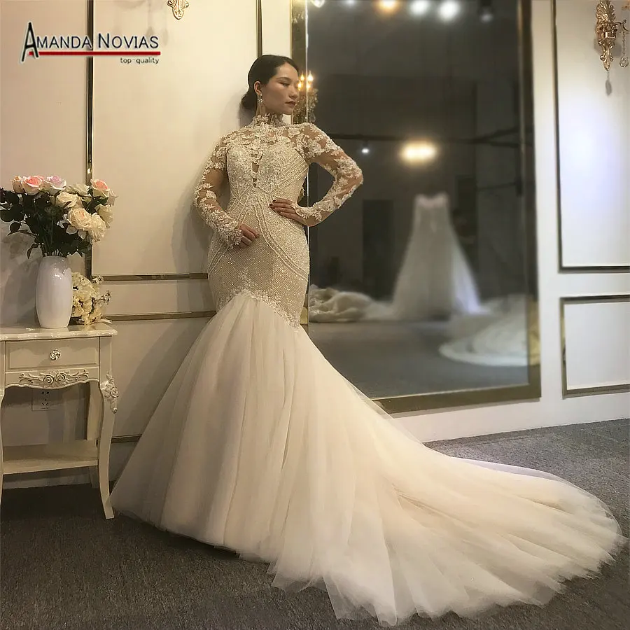 Элегантное свадебное платье Русалка из блестящей ткани от amanda novias design|Свадебные