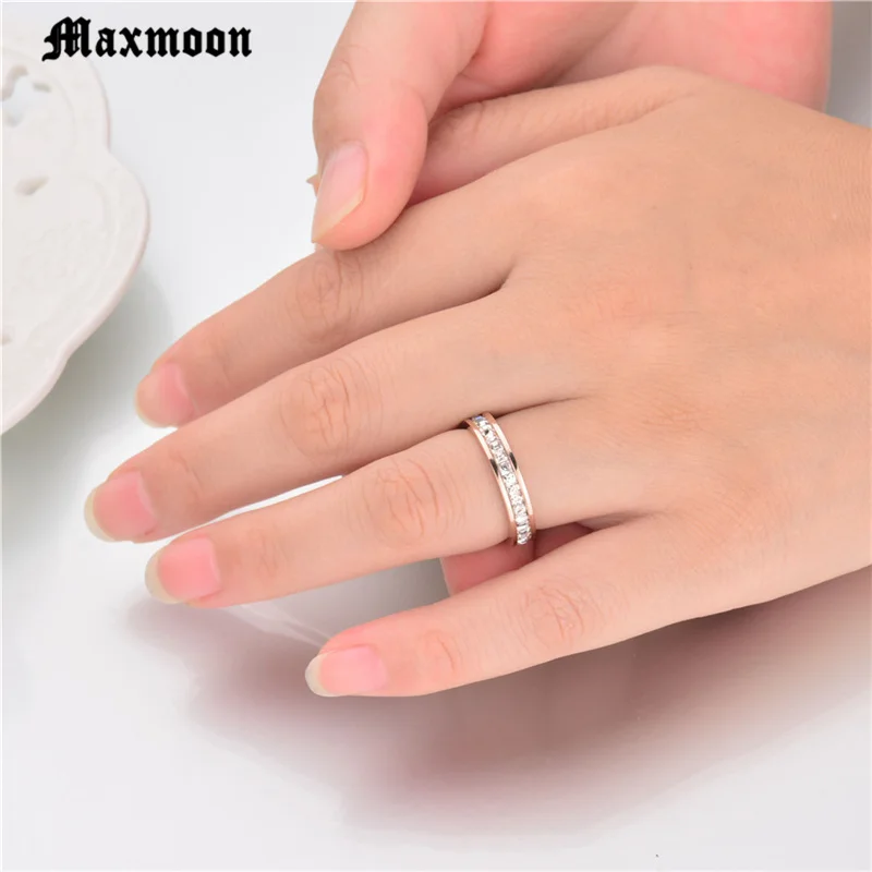Maxmoon титановые кольца из нержавеющей стали для женщин серебряного цвета циркония свадебные кольца маленькое CZ обрамление ювелирные изделия оптом