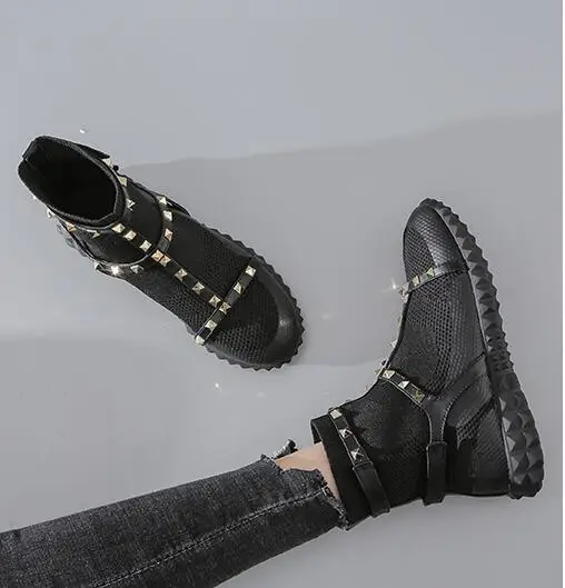 Новые милые черные сапоги до середины икры из ткани женская обувь на плоской подошве с круглым носком женские ботинки без застежки с металлическим декором