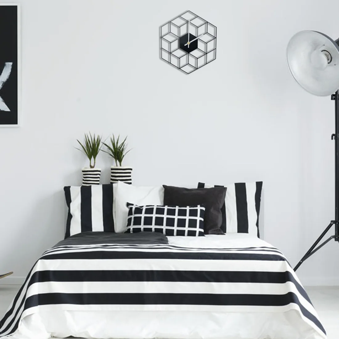 35 X 40cm Creative Iron Cube Wall Clock Battery Operated Silent Wall Clock Modern Design Home Living Room Decoration 2 Colors