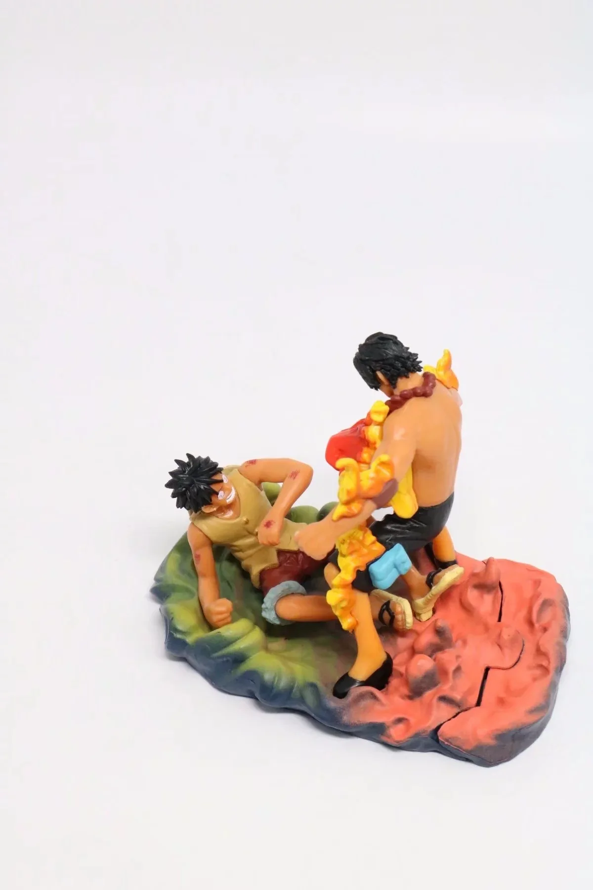 Аниме периферийная одна штука/навигация Ace Death Luffy Ace красная собака сцена в штучной упаковке гаражный комплект