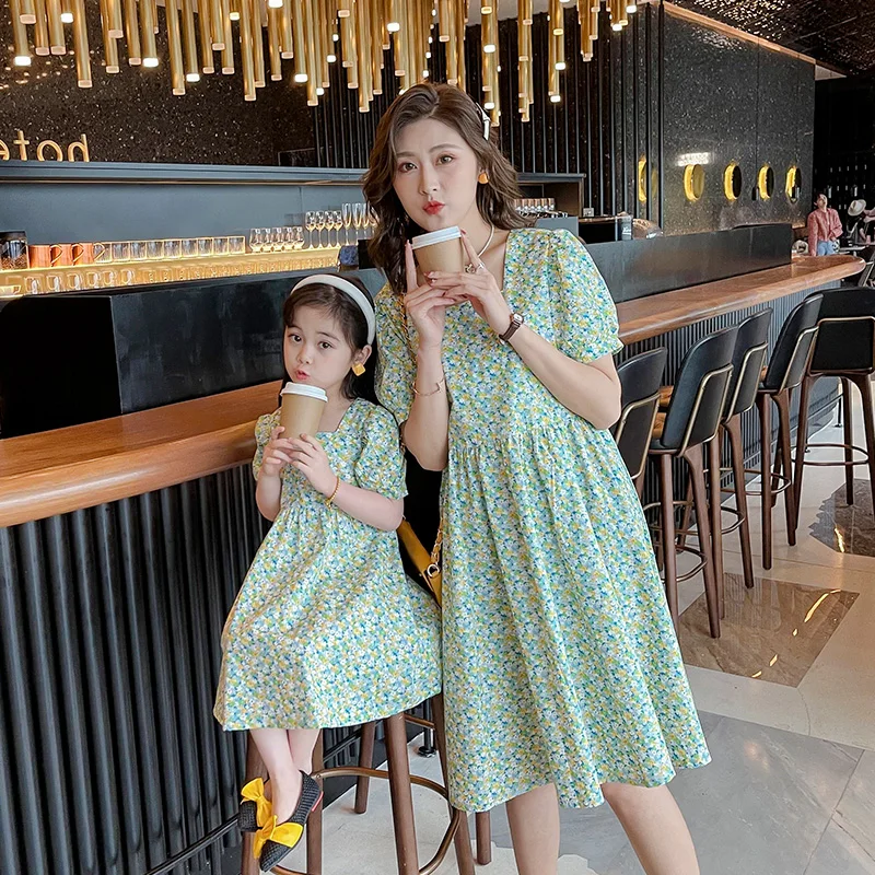 

French Floral Dresses for Mum and Me 2021 New Summer Dress Mother and Daughter Puff Sleeve Classic Dress Family Matching Clothes