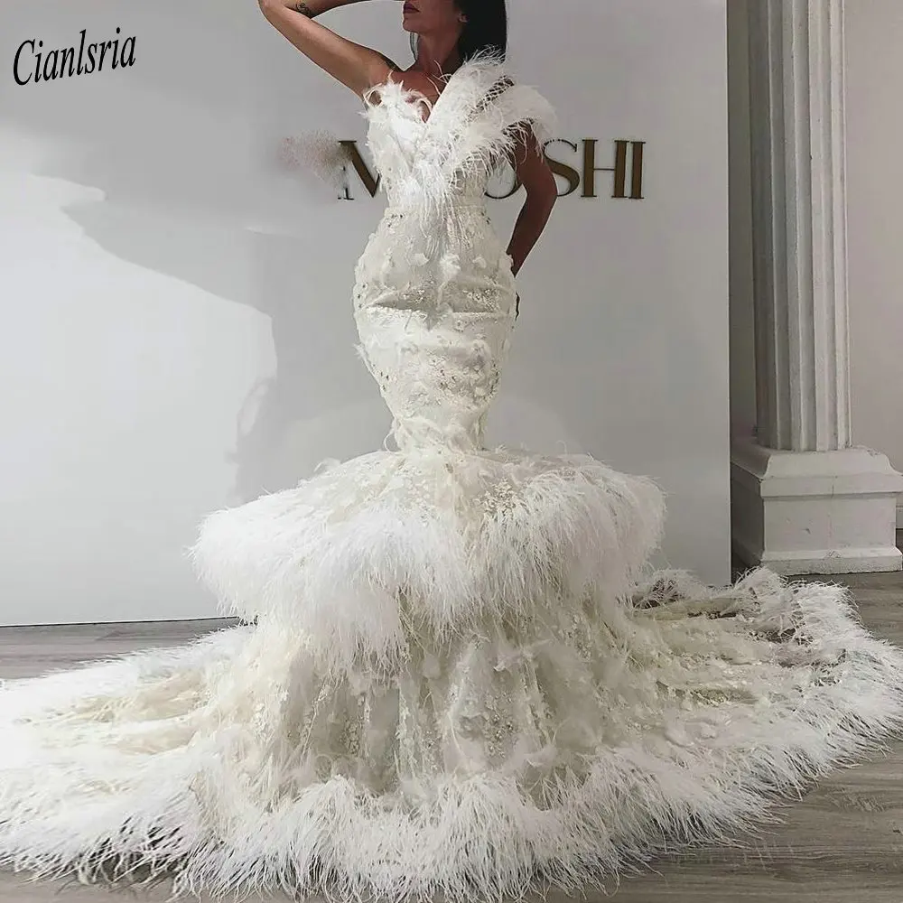

Charming Scalloped Sleeveless Dubai Saudi Arabic Mermaid Wedding Dress Tiered Skirt Feathers Floral Appliques Lace Bridal Gown