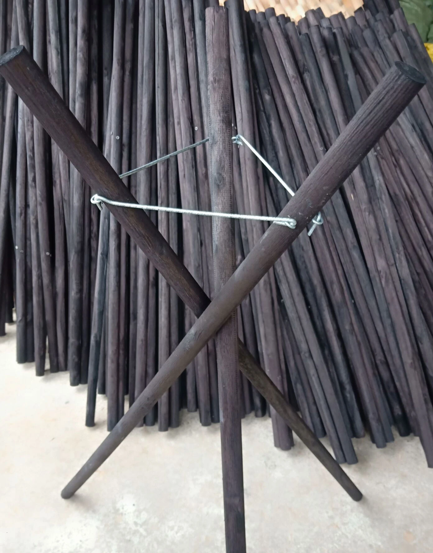 Bracket Solid Wood Black Flower Flower Arrangement Tripod Flower Rack Lampstand Son Fork Florist Articles - Цвет: packageLogistics