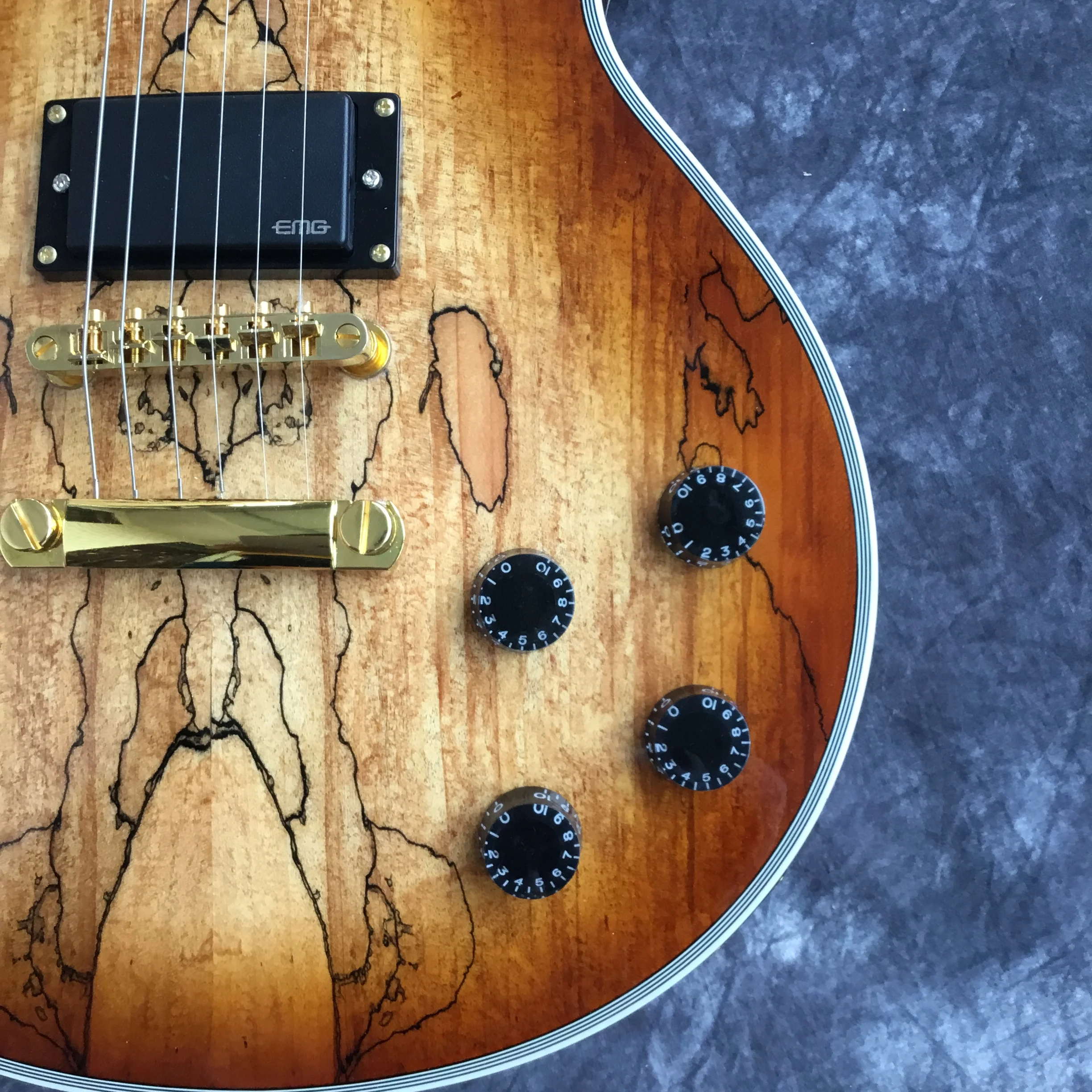 Стиль 6 иглами для электрогитары с высоким качеством пикапов. Палисандровый гриф гитары из красного дерева. Реальные фотографии